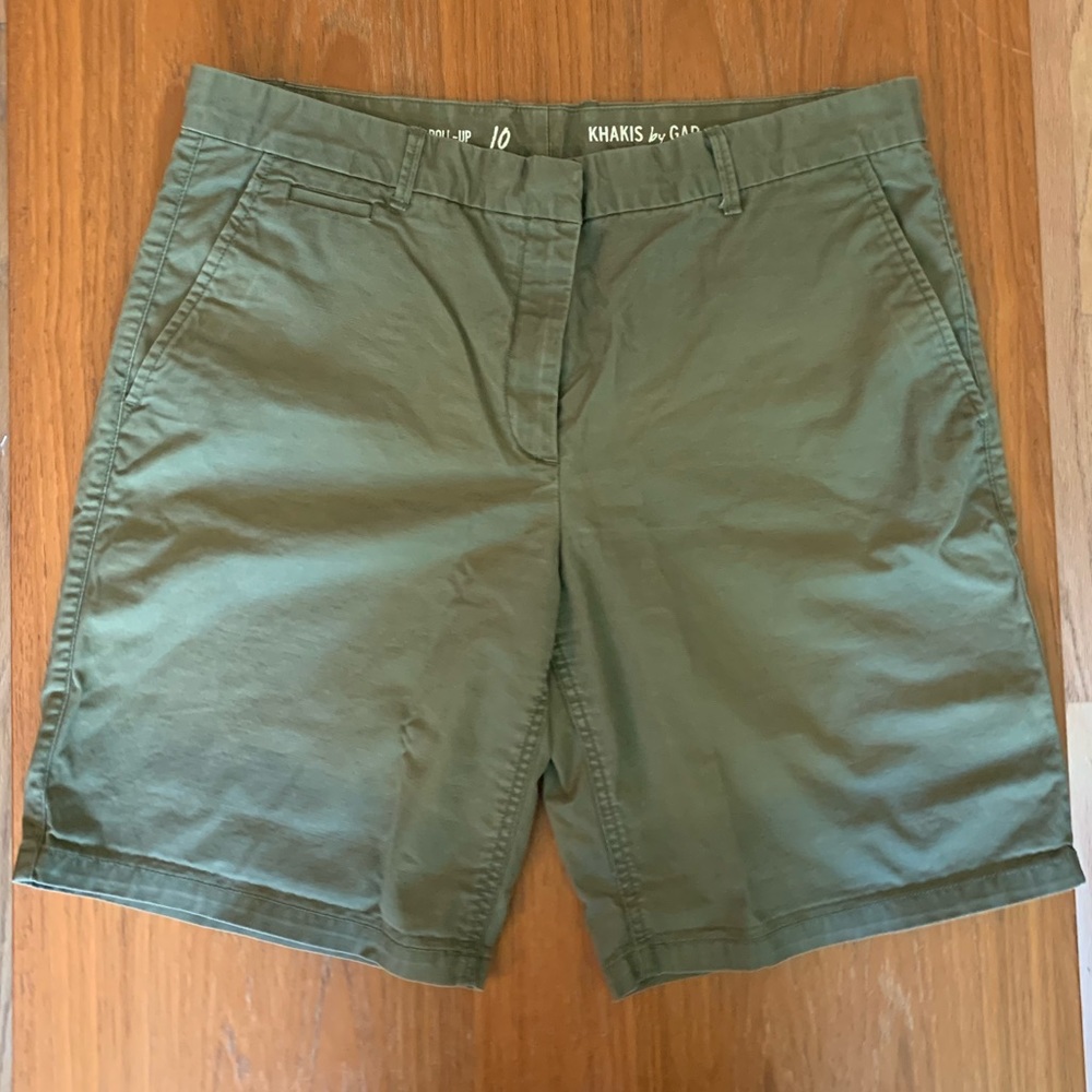 Gap 9” Boyfriend Rollup Shorts - $15